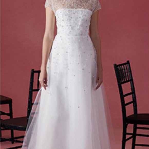 Oscar de la Renta A-Line Beaded Wedding Gown - Picture 4 of 8